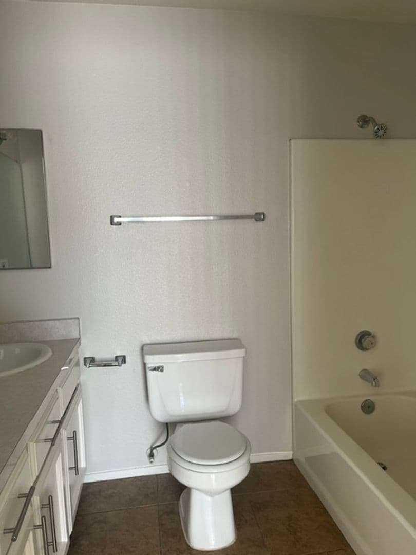 BAKERSFIELD Apartment: 8710 LYN RIVER COURT, units A-D