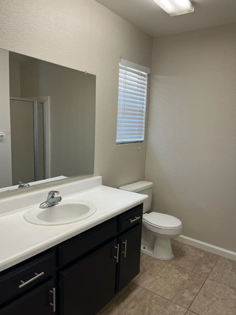 Bakersfield, Apartment: 3210 Brookfield Loop - 3210-D