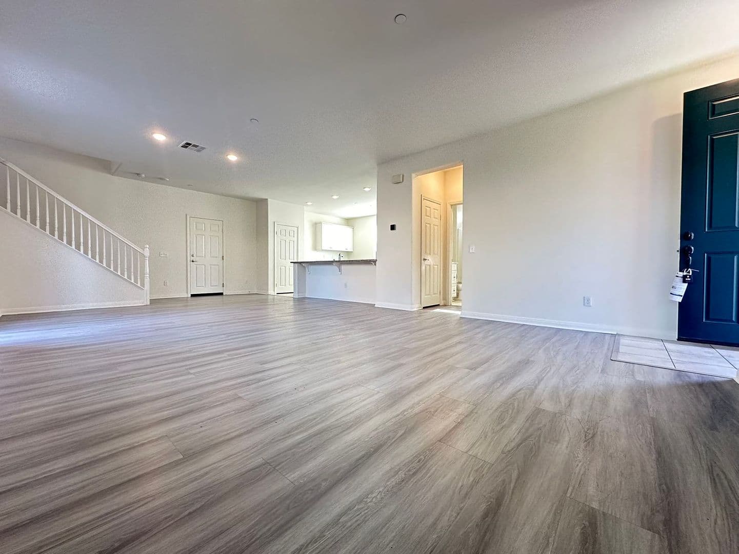 Eastvale House: 13100 Irisbend Ave
