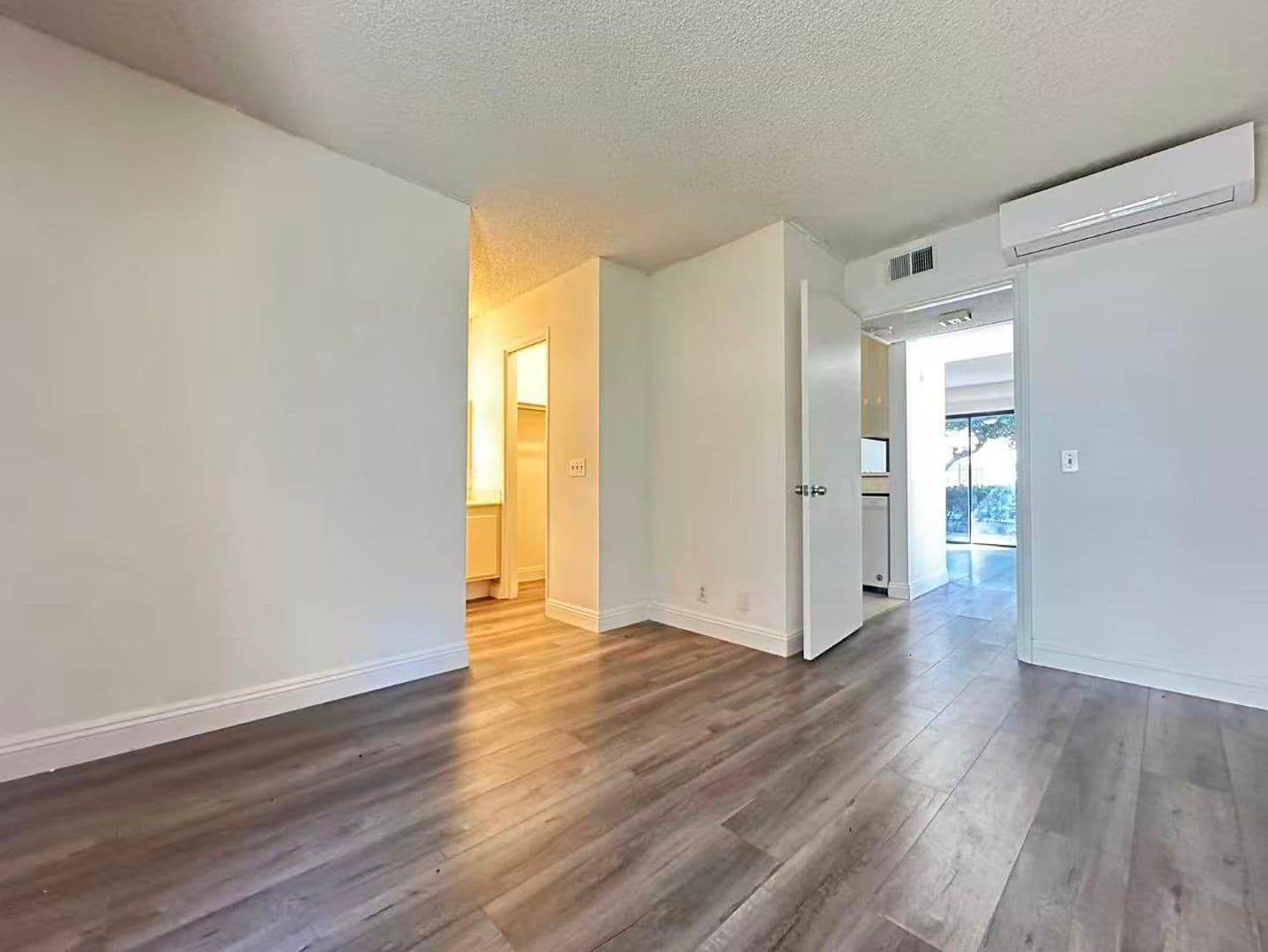 Irvine House: 208 Orange Blossom