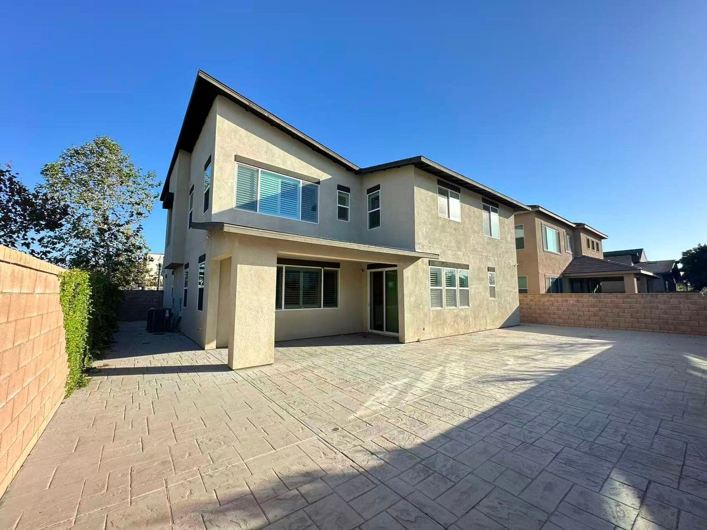 Ontario House: 2622 E Scarlett Ln