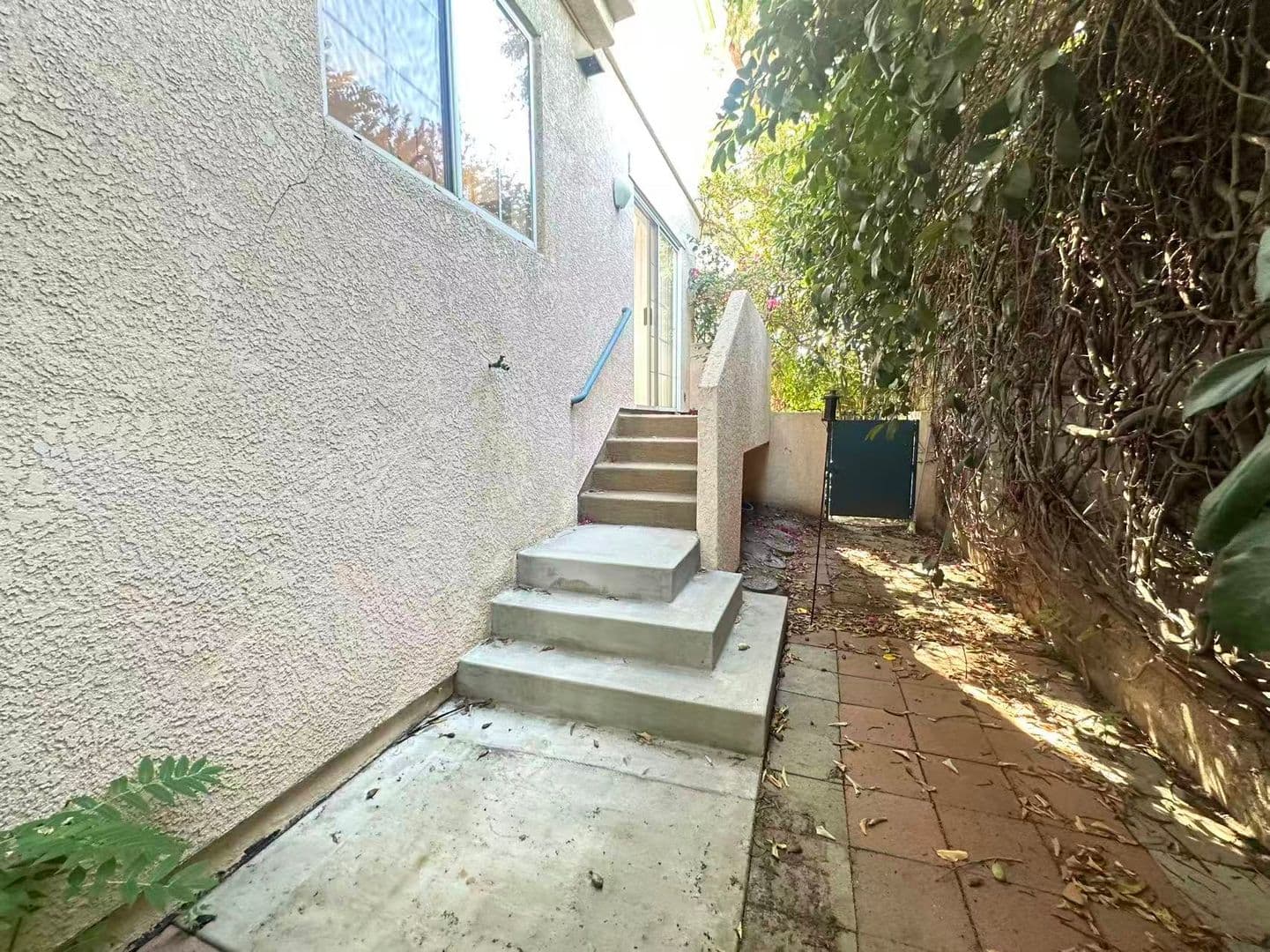 Arcadia House: 1033 Duarte Rd #A