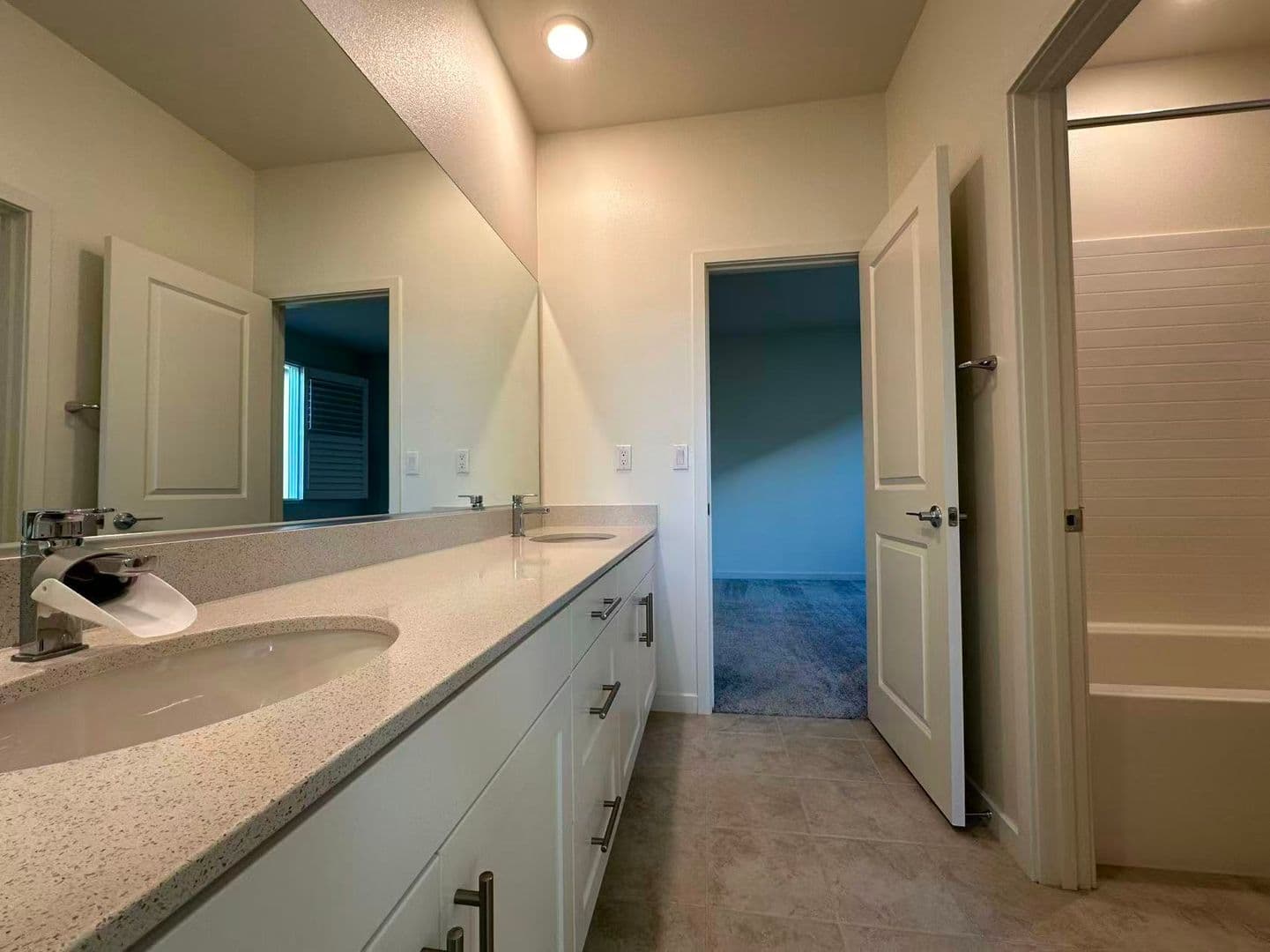 Ontario House: 2622 E Scarlett Ln