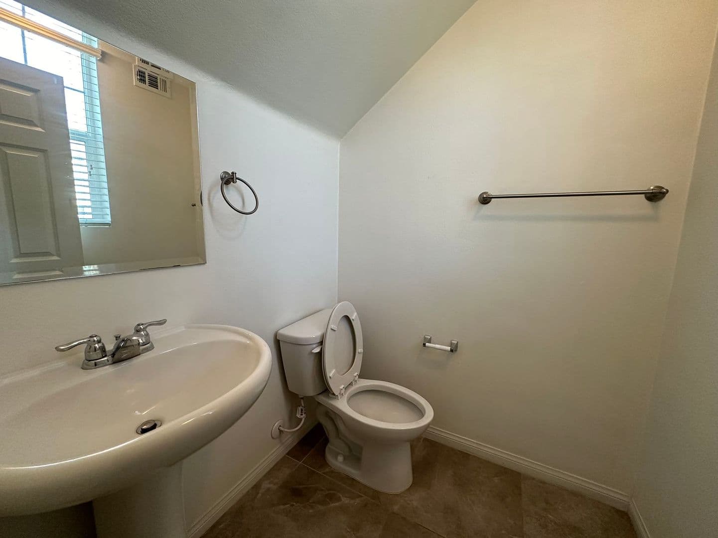 Eastvale House: 5846 Ginger Drive