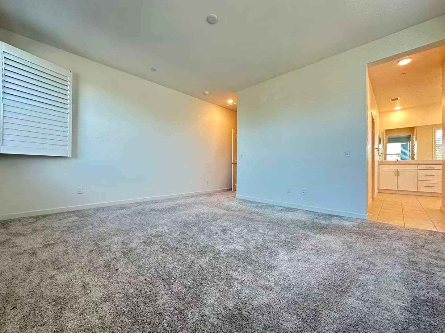 Ontario House: 2622 E Scarlett Ln