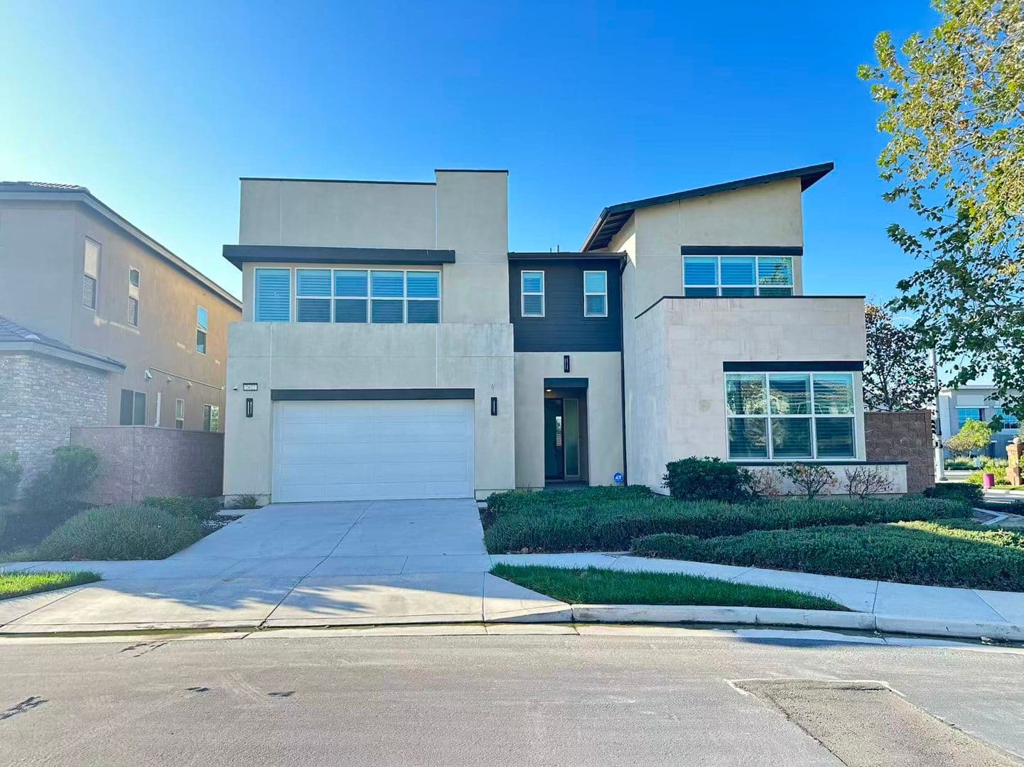 Ontario House: 2622 E Scarlett Ln