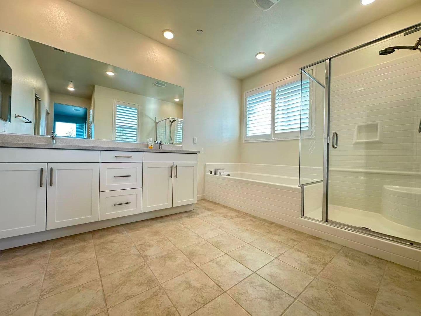 Ontario House: 2622 E Scarlett Ln