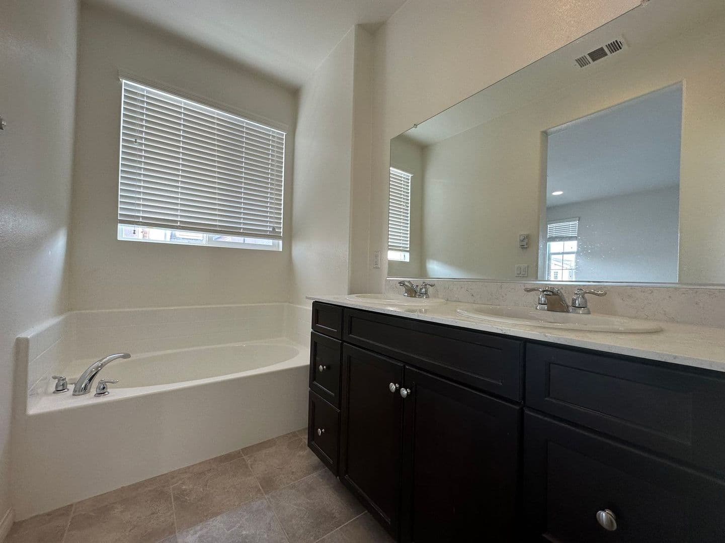 Eastvale House: 5846 Ginger Drive