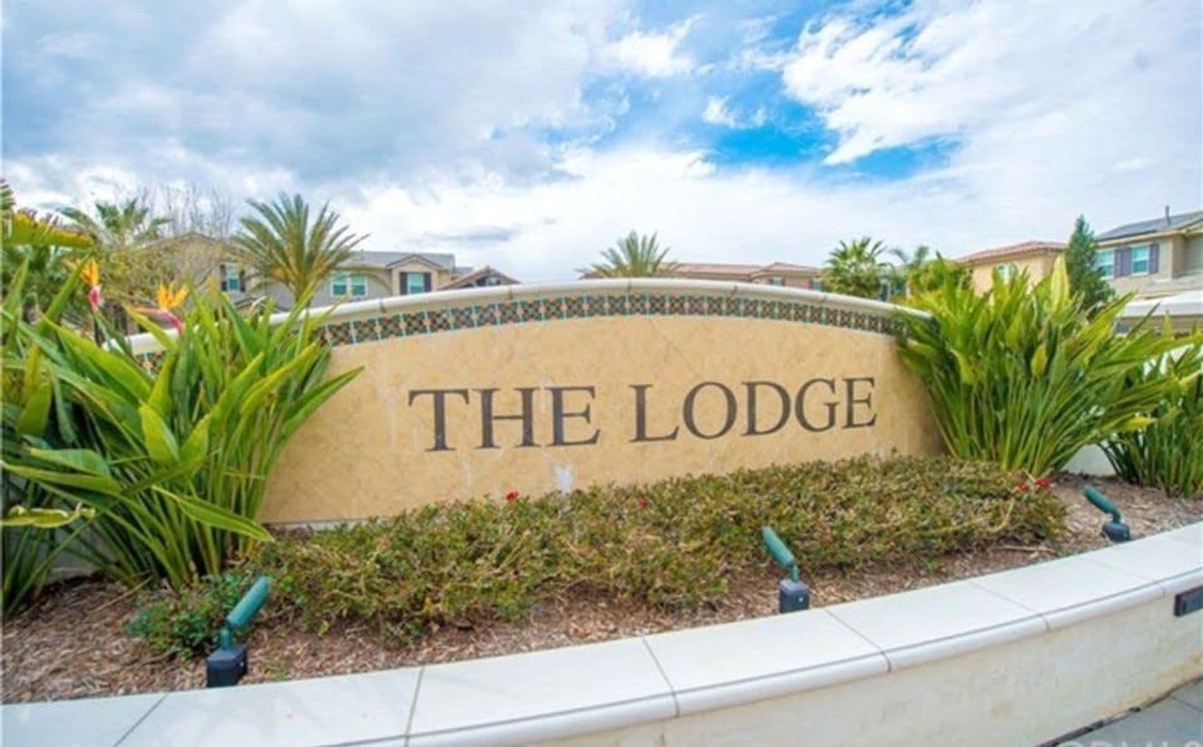 Eastvale House: 6043 Snapdragon St.