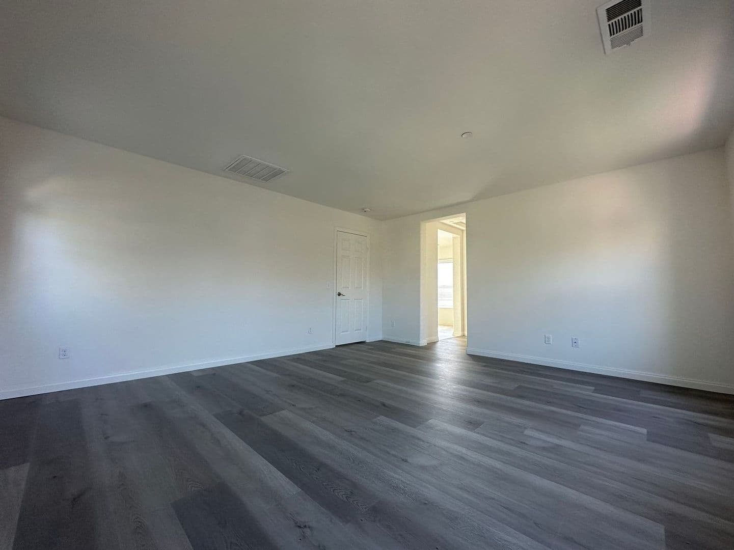 Eastvale House: 13100 Irisbend Ave