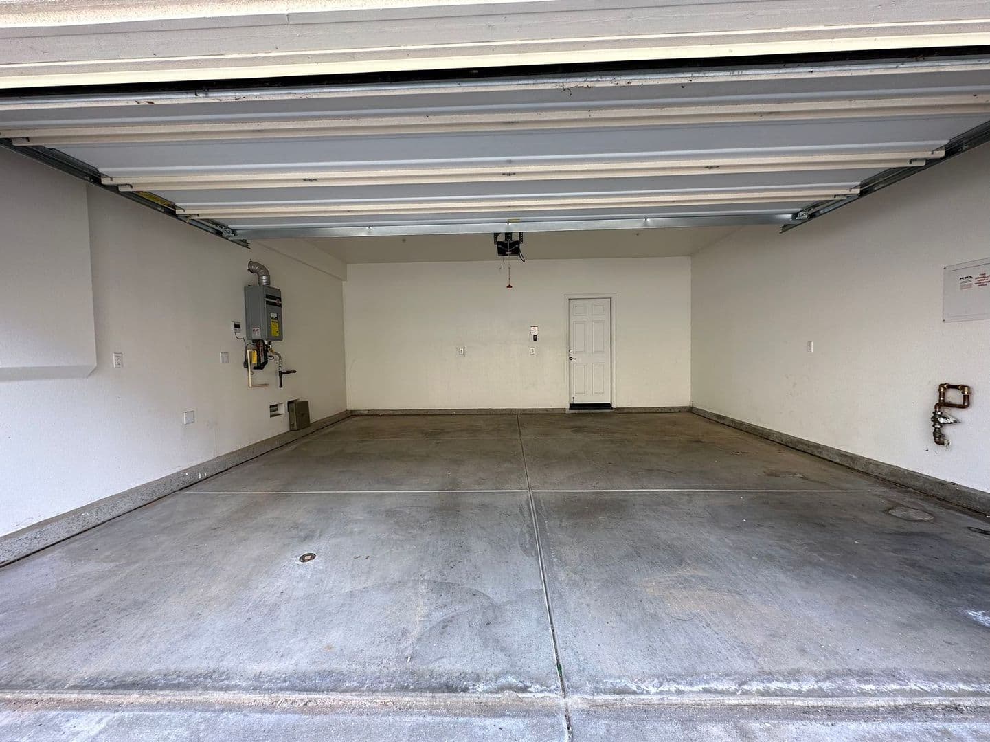 Eastvale House: 6043 Snapdragon St.