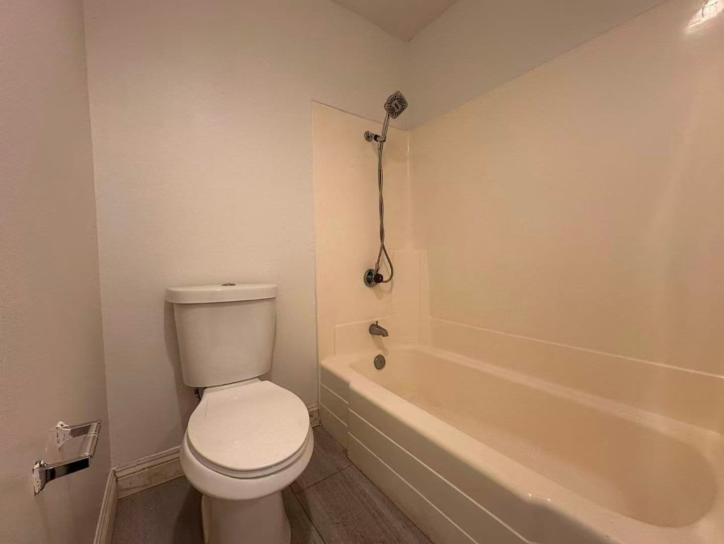Irvine House: 208 Orange Blossom