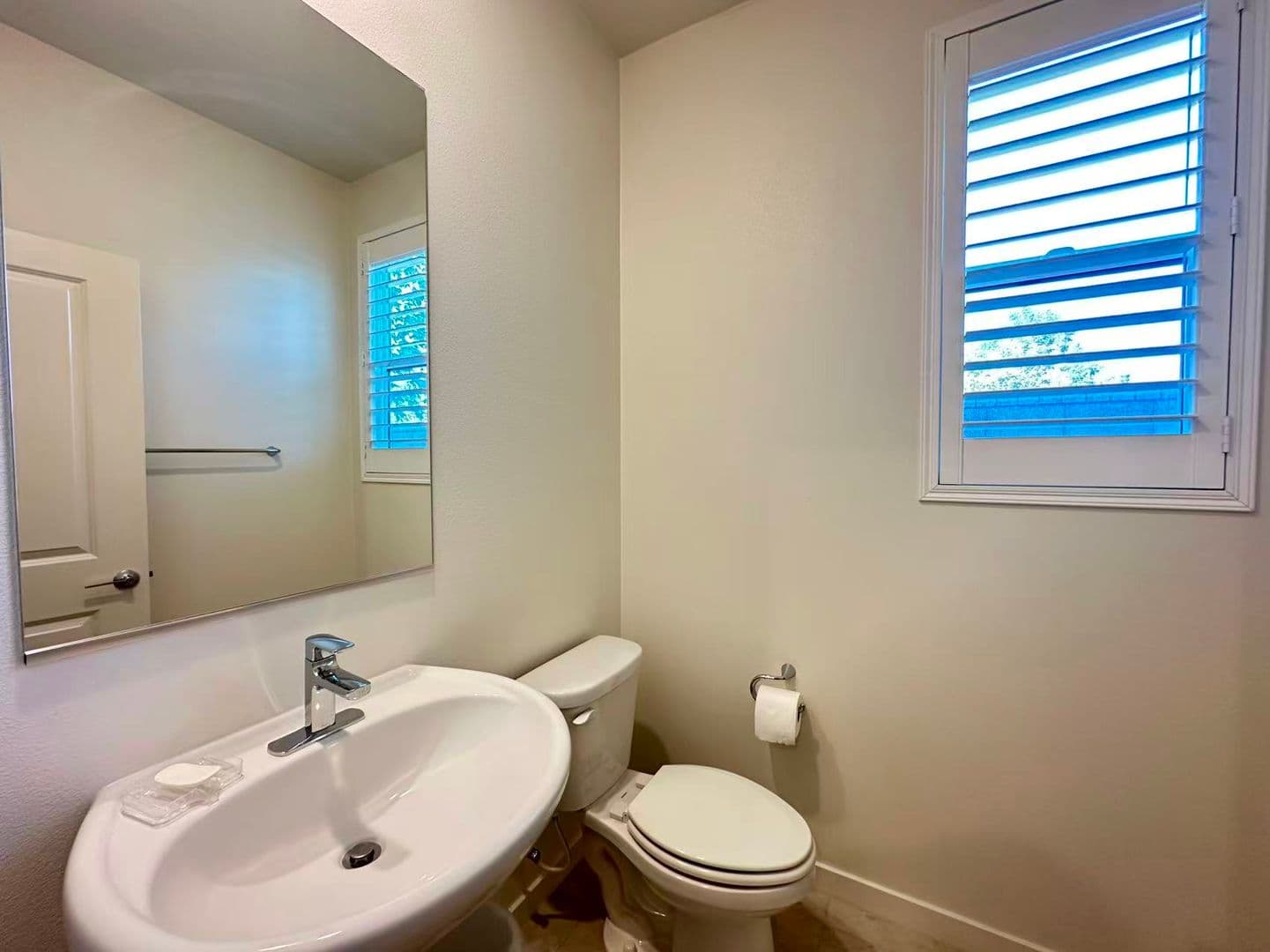 Ontario House: 2622 E Scarlett Ln