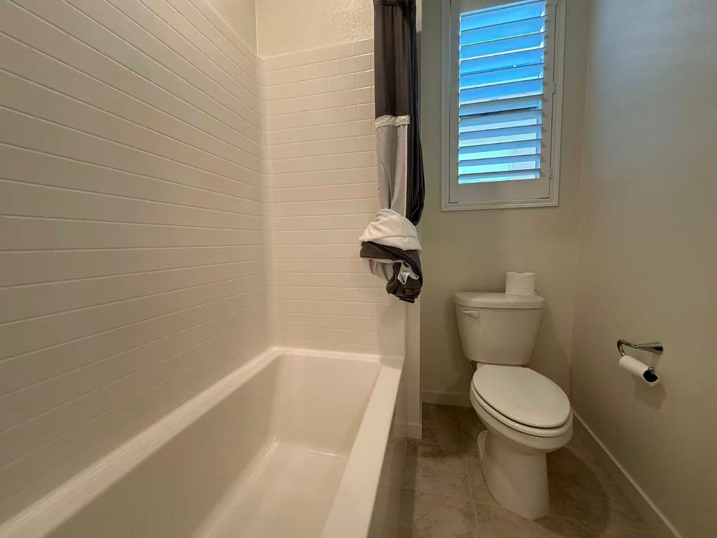 Ontario House: 2622 E Scarlett Ln