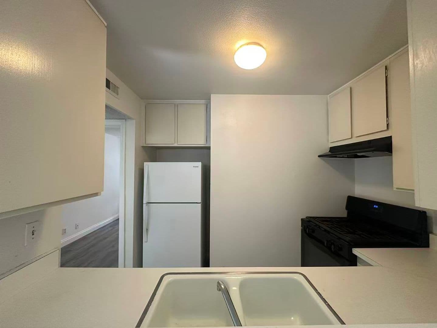 Irvine House: 208 Orange Blossom