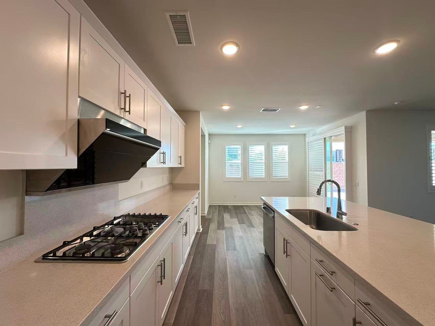Ontario House: 2622 E Scarlett Ln