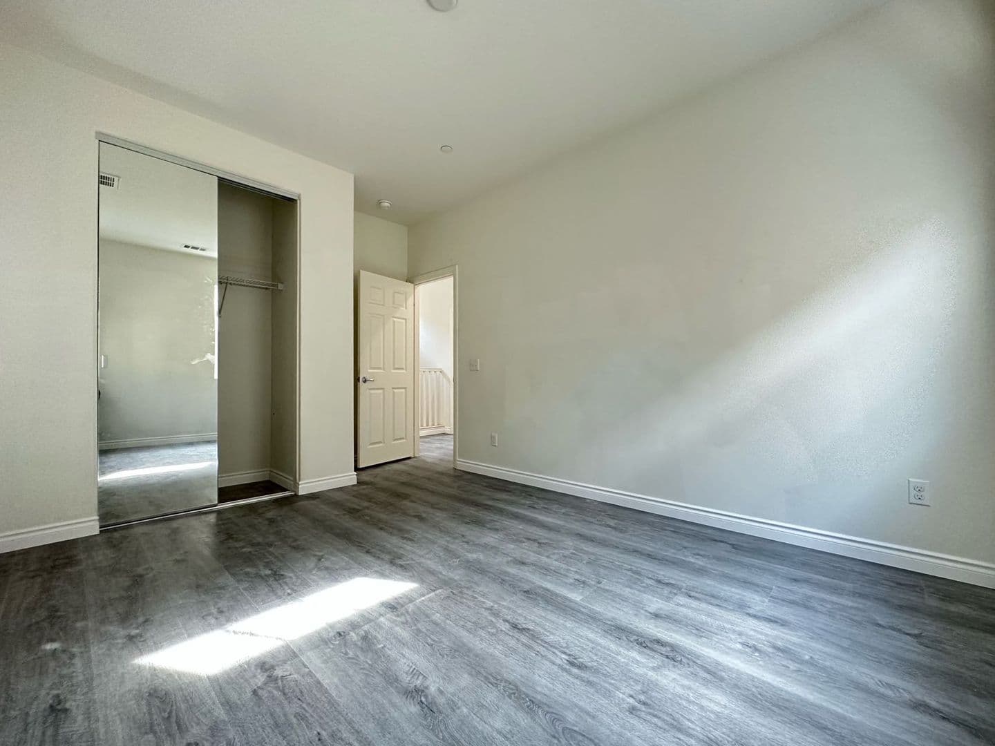 Eastvale House: 6043 Snapdragon St.