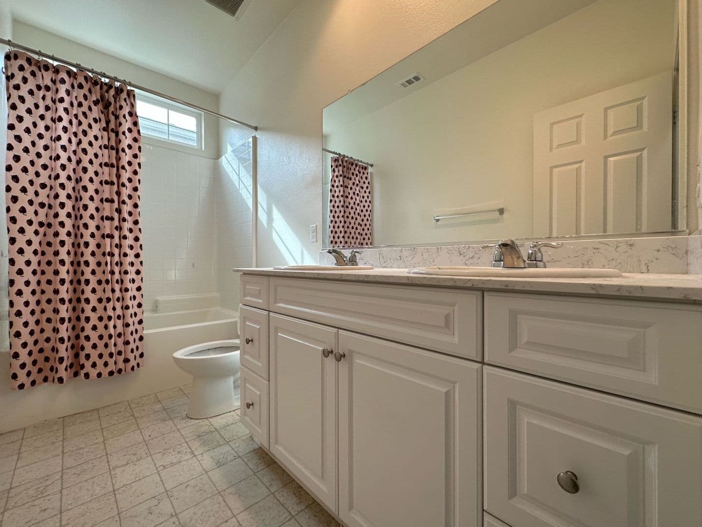 Eastvale House: 6043 Snapdragon St.