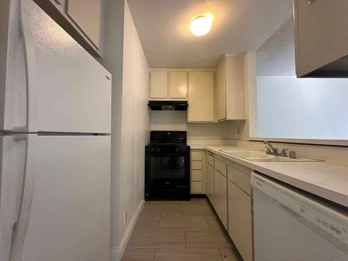 Irvine House: 208 Orange Blossom