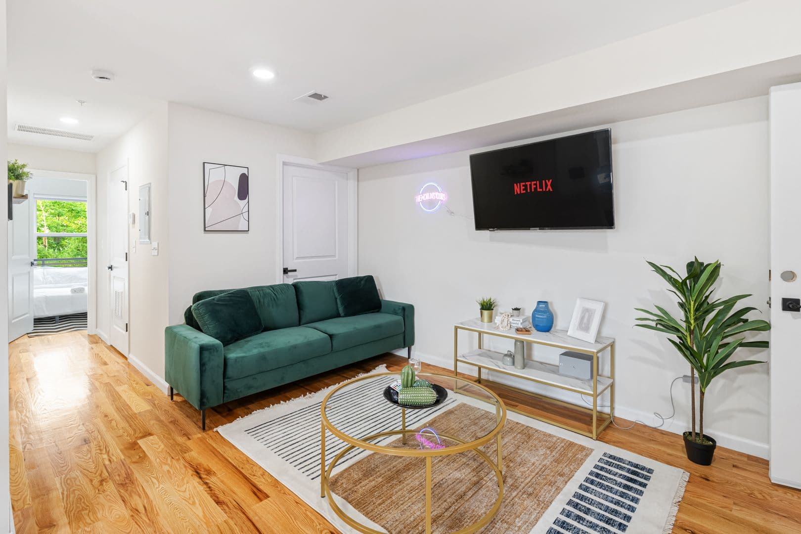 Newark Apartment: 549 South Orange Ave