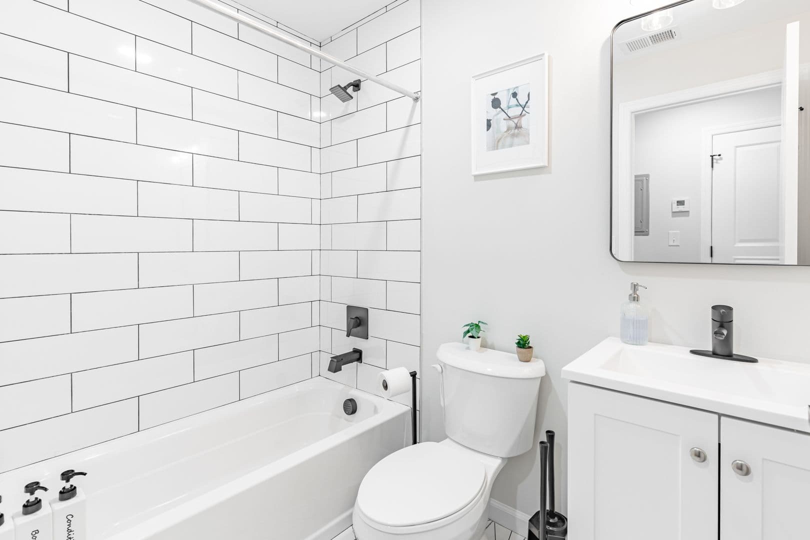 Newark Apartment: 549 South Orange Ave