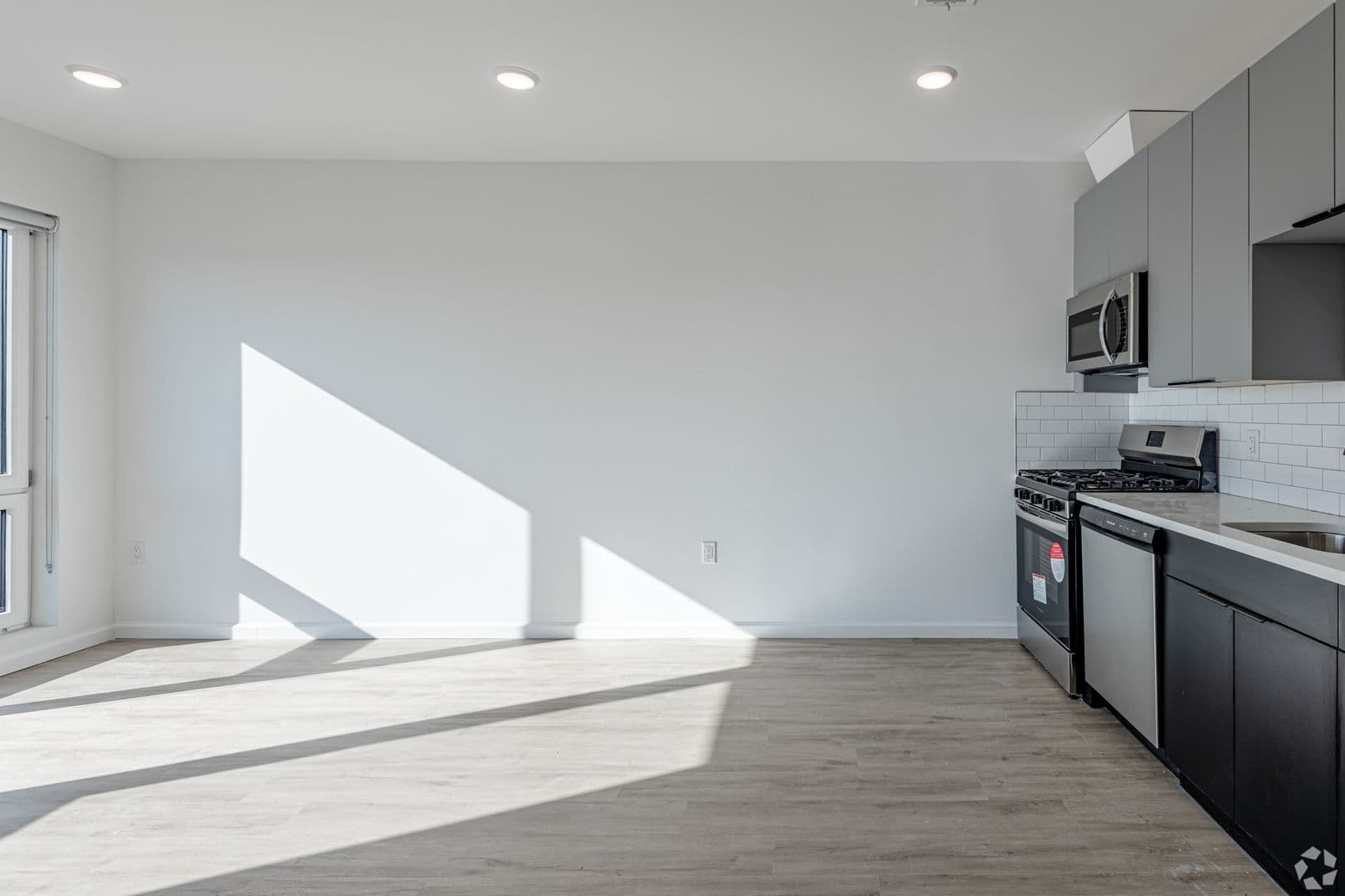 Newark Apartment: 15-19 S 13th St