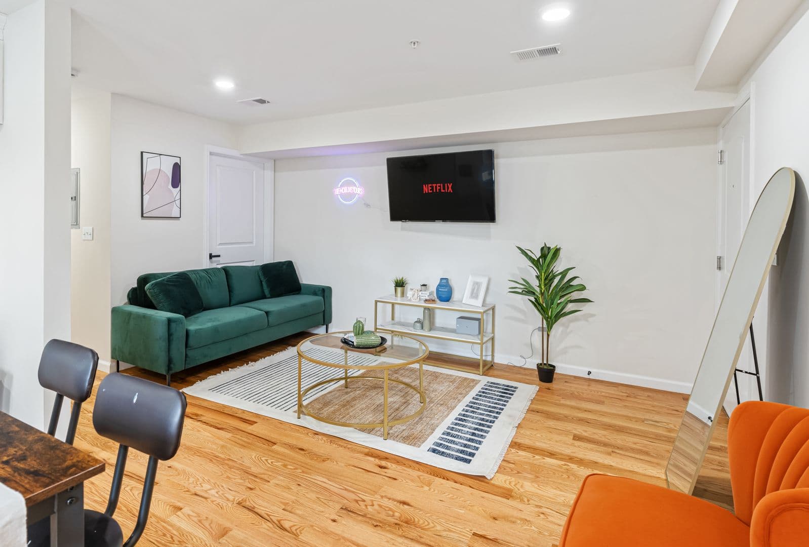 Newark Apartment: 549 South Orange Ave