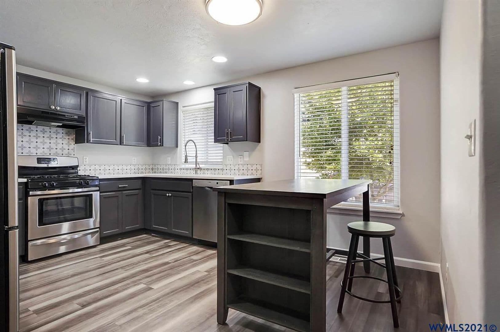 Salem House: 1052 Ginger Ave SE