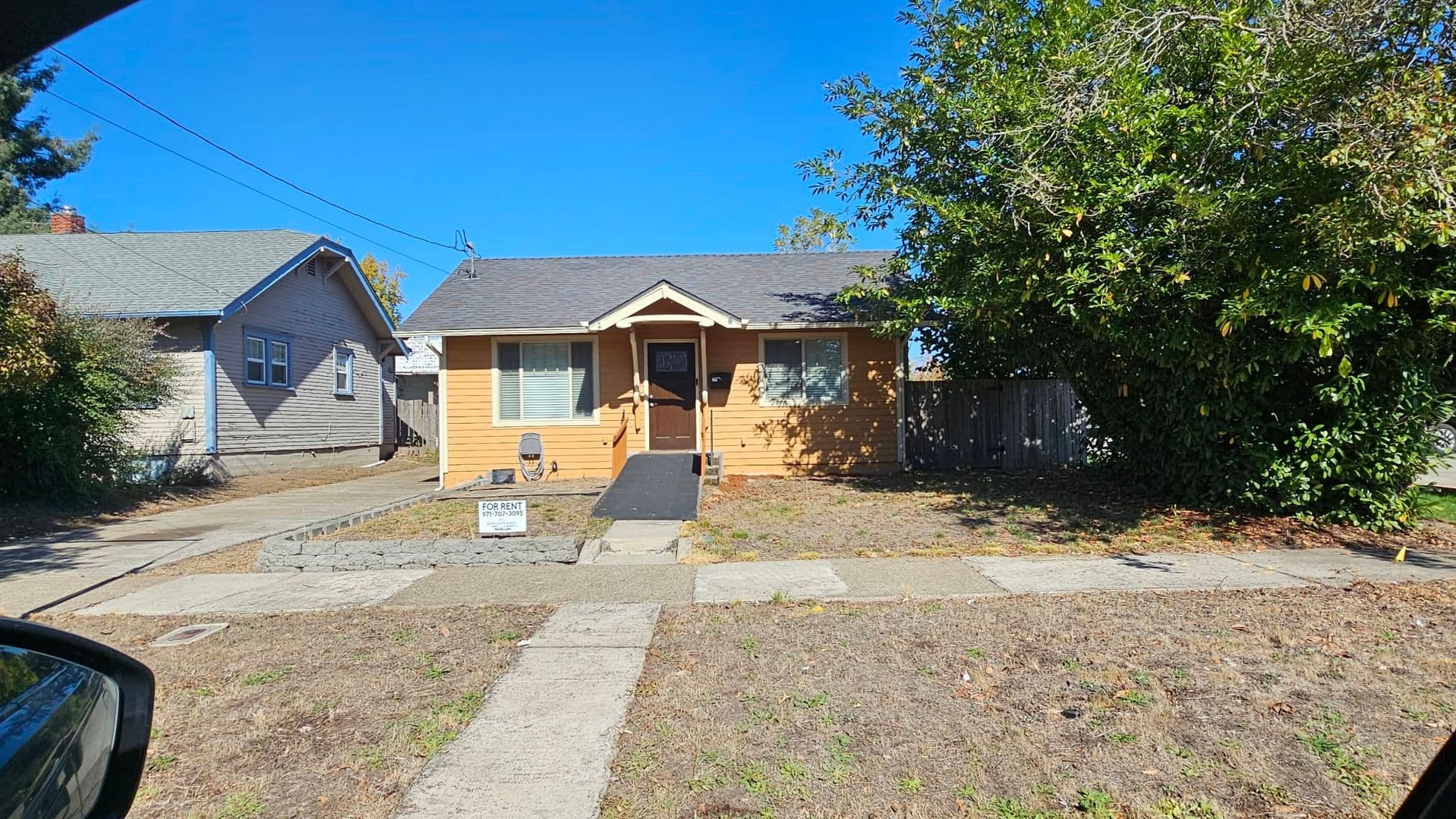 Salem House: 1189 Jefferson St NE