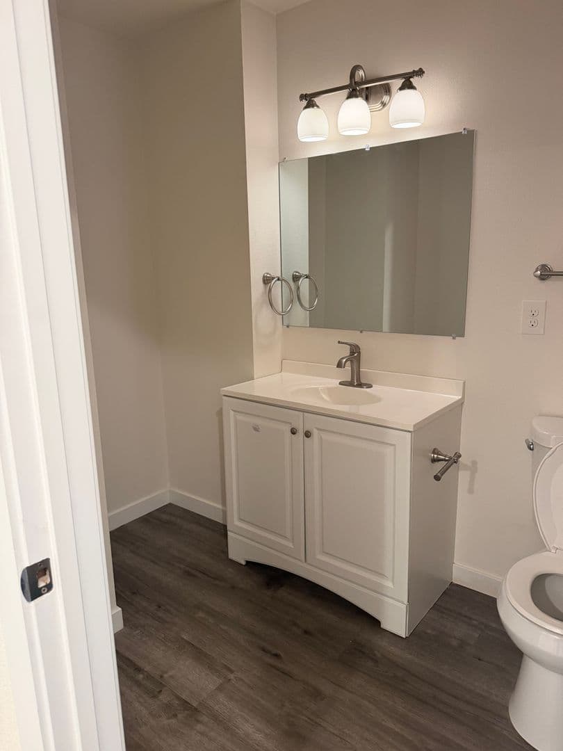 Portland House: 570 NE 55th Ave