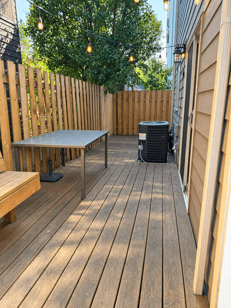 Portland House: 570 NE 55th Ave