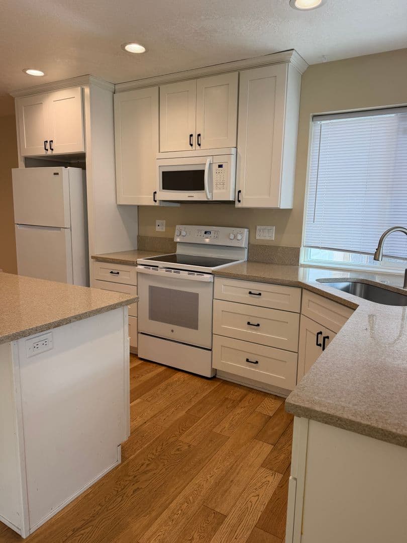 Keizer Apartment: 1633 Sieburg St NE