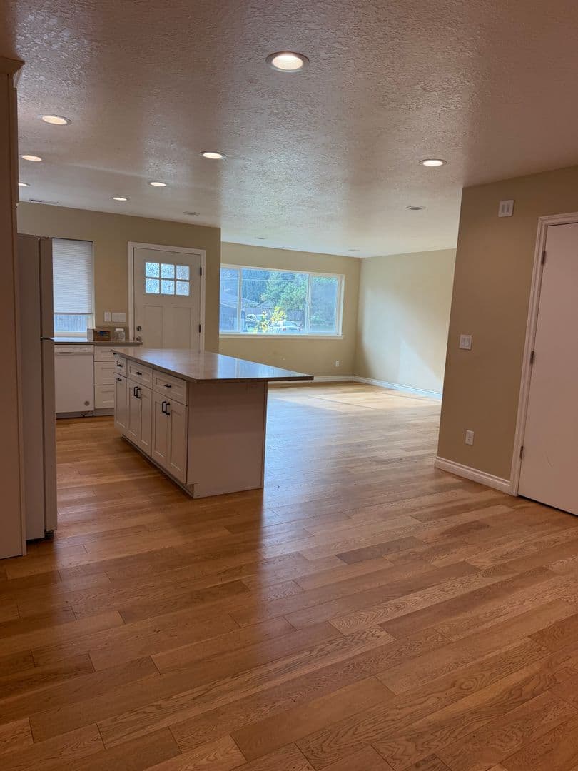 Keizer Apartment: 1633 Sieburg St NE
