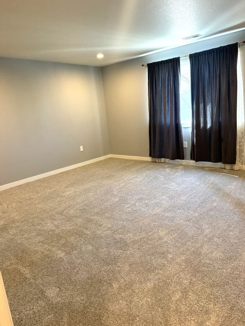 Portland House: 570 NE 55th Ave