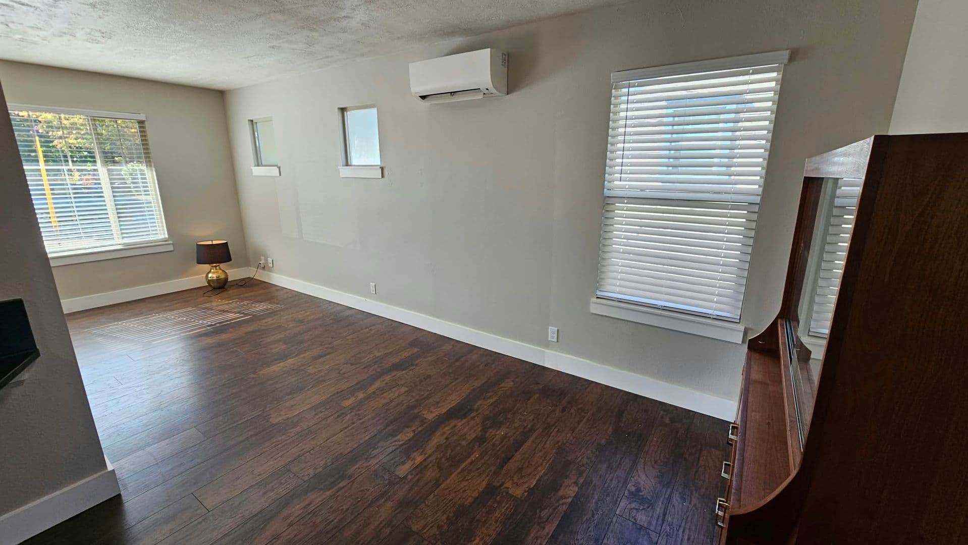 Salem House: 1189 Jefferson St NE