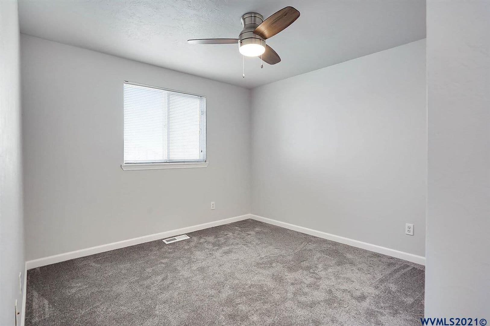 Salem House: 1052 Ginger Ave SE