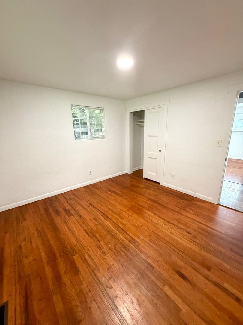 SALEM House: 4023 CAROLINA AVE NE