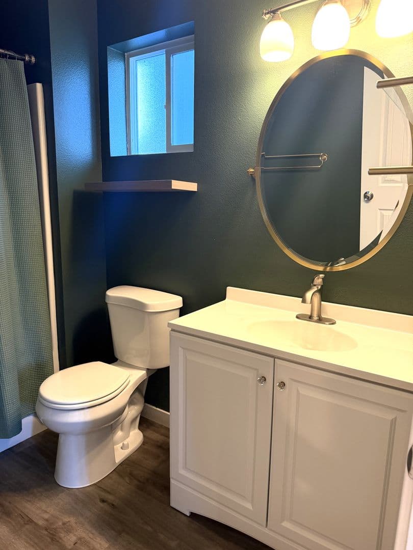 Portland House: 570 NE 55th Ave