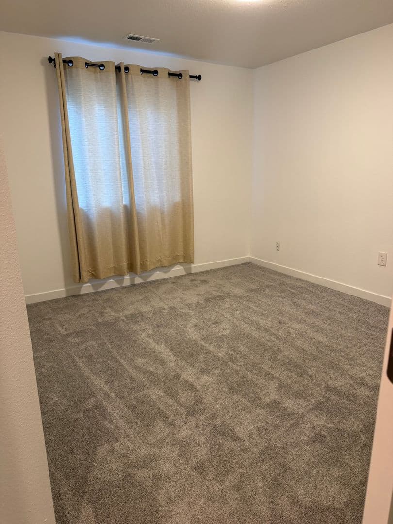 Portland House: 570 NE 55th Ave