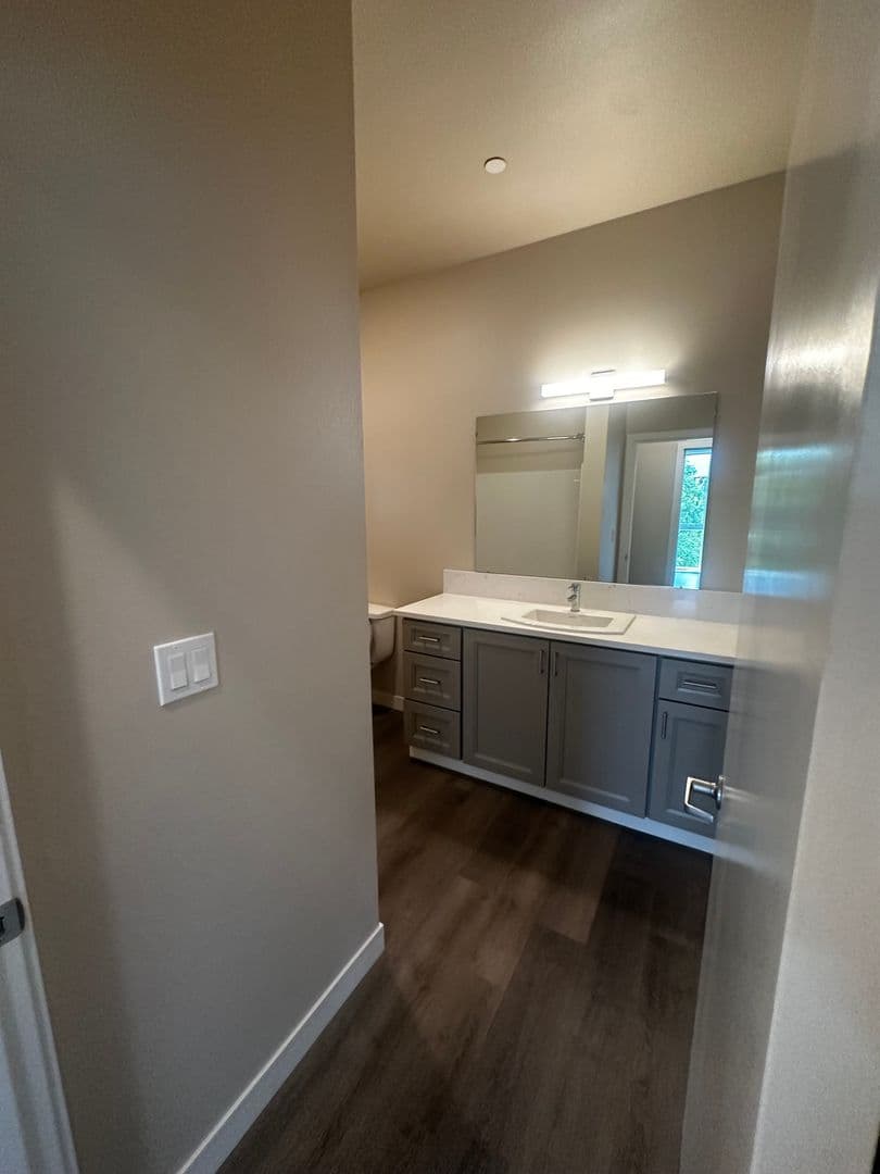 TIGARD Apartment: 12547 SW MAIN ST