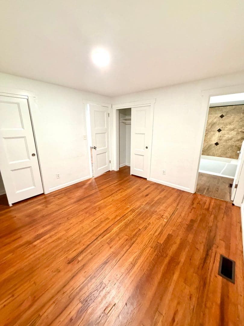 SALEM House: 4023 CAROLINA AVE NE