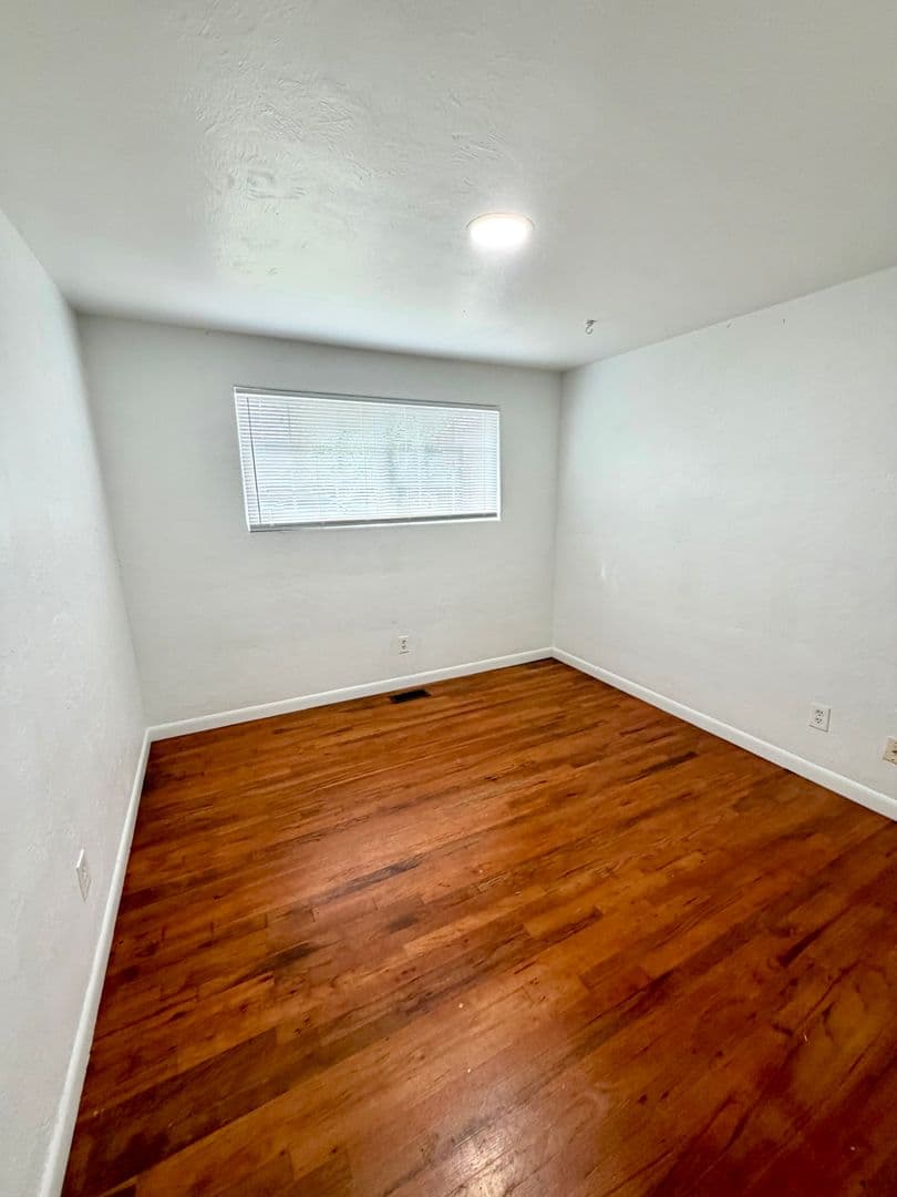 SALEM House: 4023 CAROLINA AVE NE