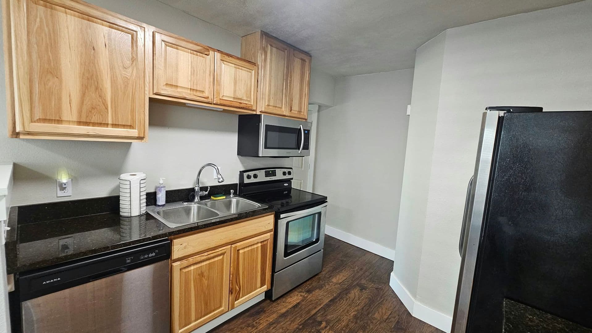 Salem House: 1189 Jefferson St NE