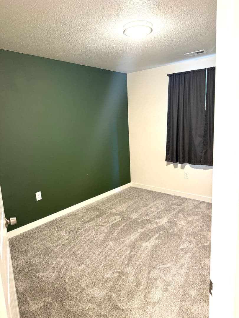 Portland House: 570 NE 55th Ave