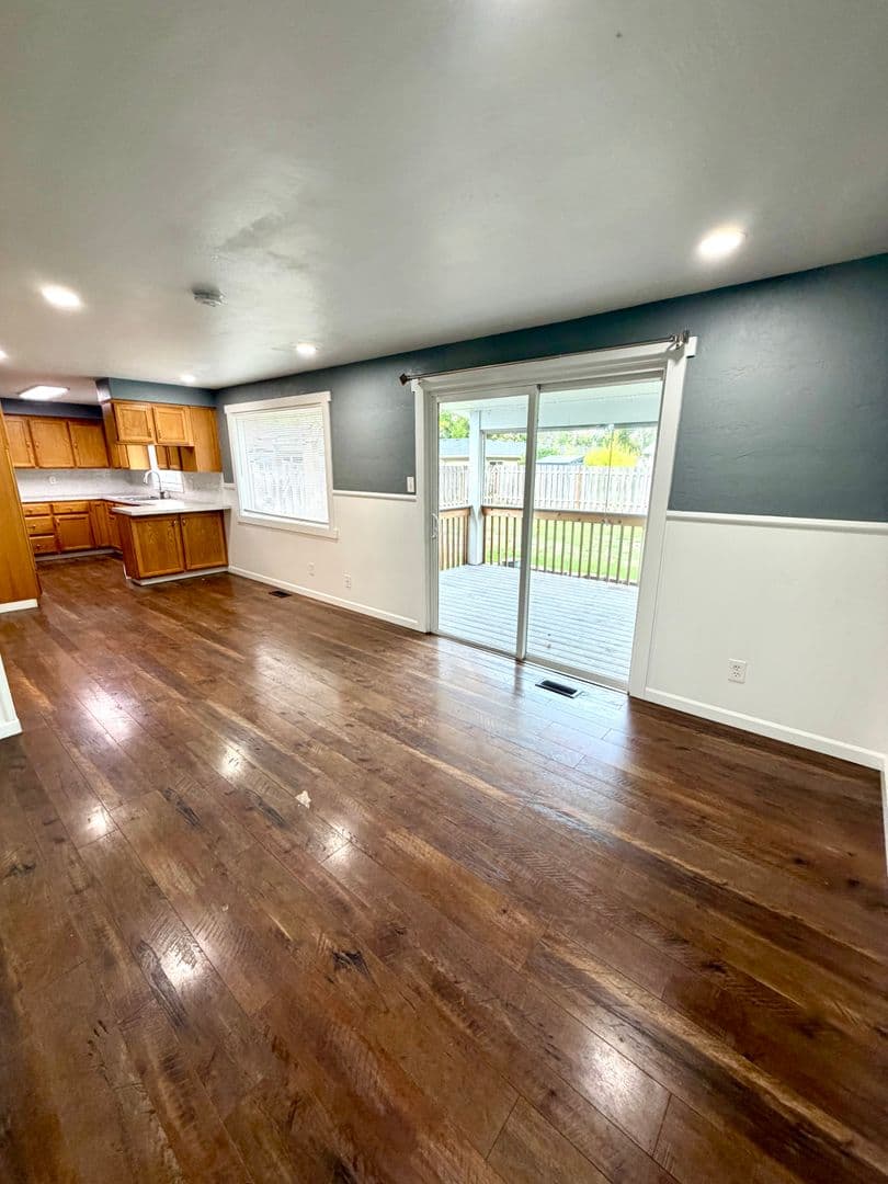 SALEM House: 4023 CAROLINA AVE NE