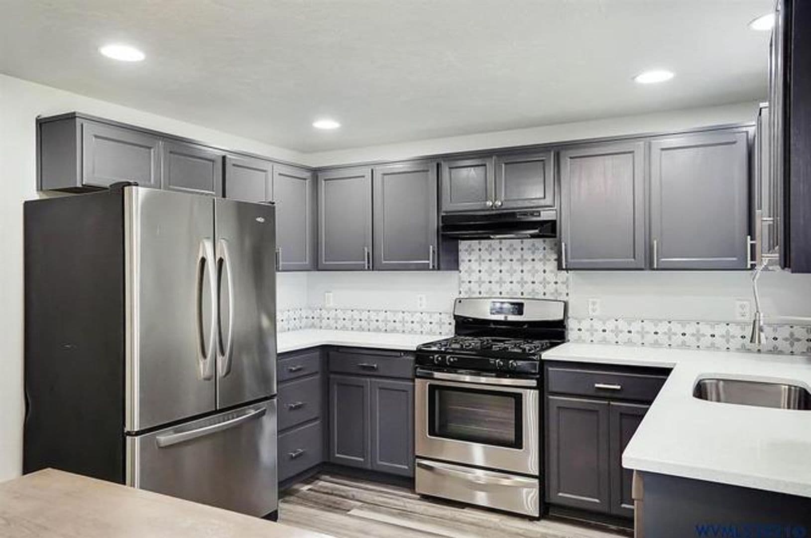 Salem House: 1052 Ginger Ave SE