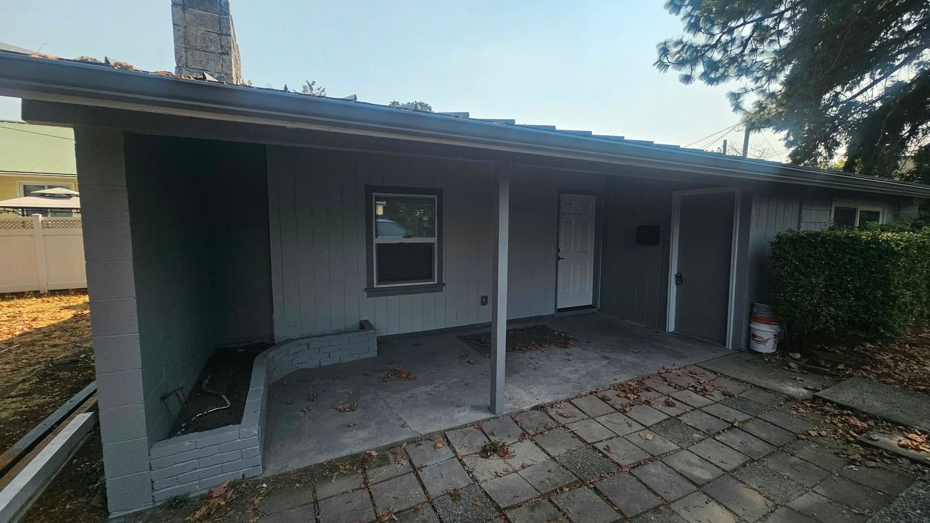 Salem House: 2384 Adams St SE