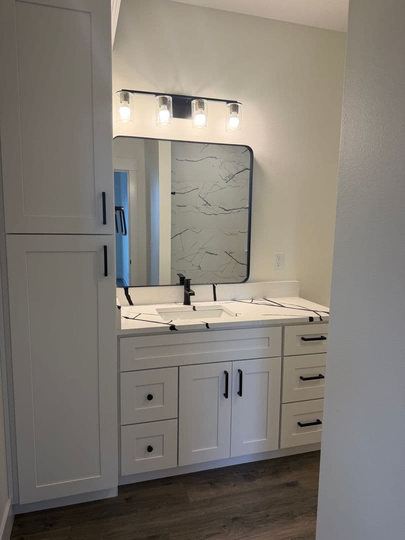 Keizer Apartment: 4885 River Rd N