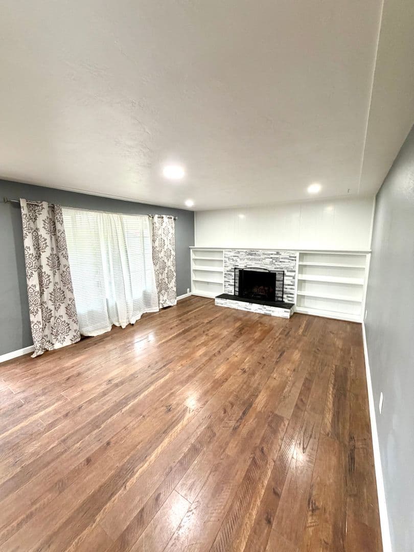 SALEM House: 4023 CAROLINA AVE NE