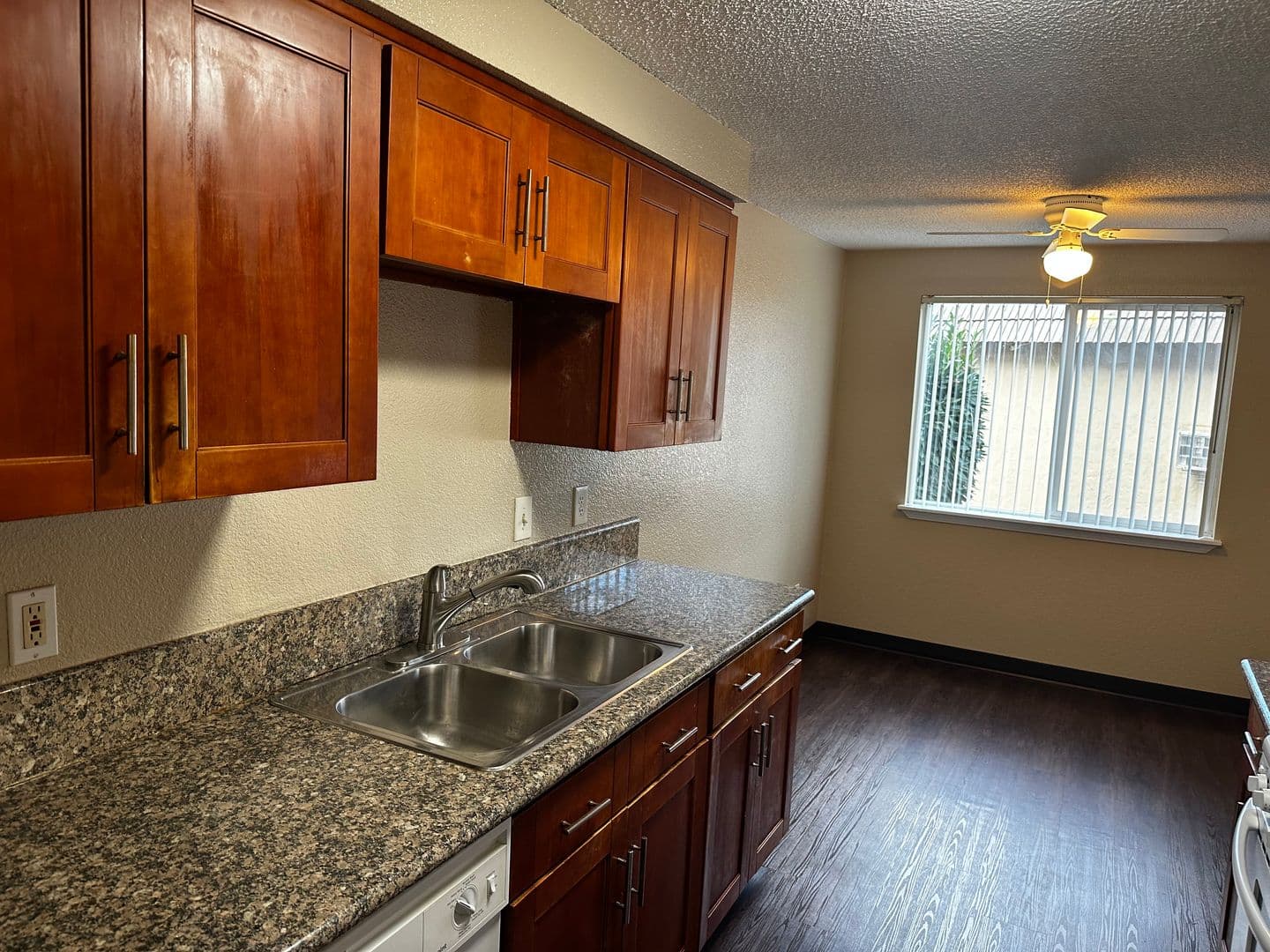 SALEM Apartment: 2477 WAYSIDE TERRACE NE